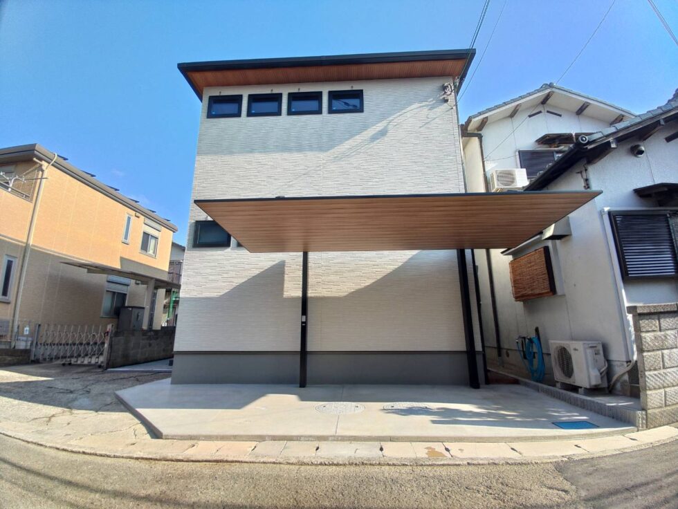 外構工事完成写真。カーポートと土間コンクリートの工事です。