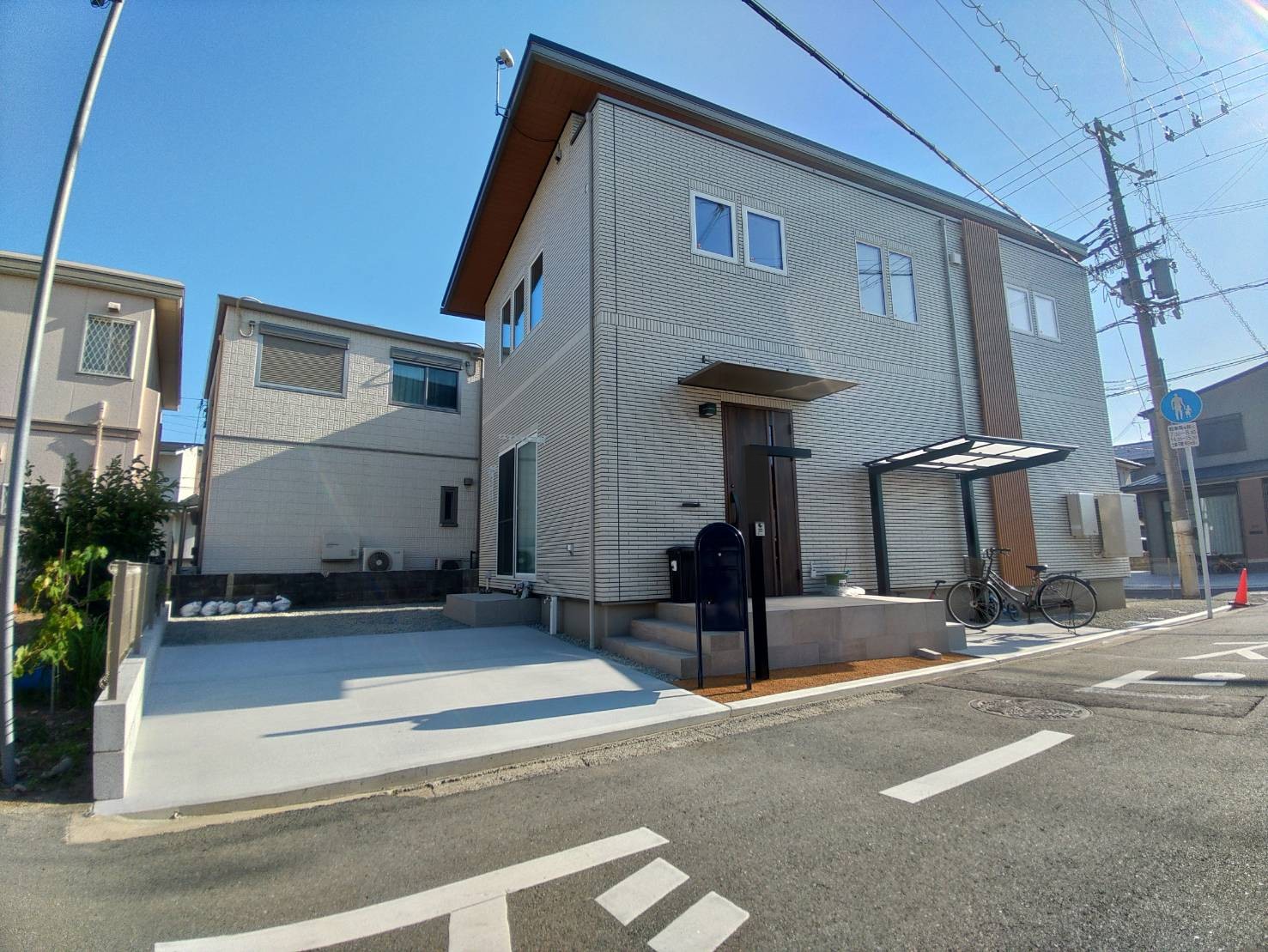 新築外構工事の完成後、全景写真です。