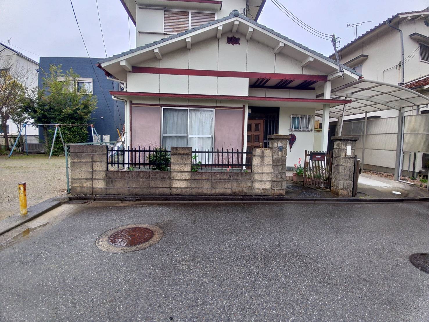 ブロック塀改修工事前の写真です。